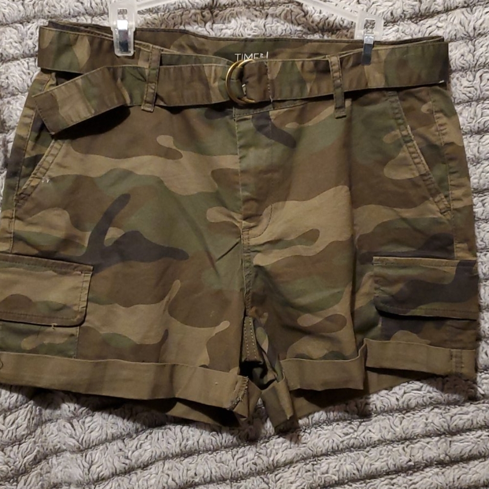 Shorts - Picture 2 of 4